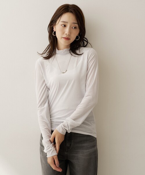 UNTITLED(アンタイトル)の「【重ね着レイヤード】シアーベロアハイネックトップス(Tシャツ/カットソー・レディース・オフホワイト/ブラック/ライトグレー系9/グリーン系・04/44/48/02/00)」の3枚目の写真