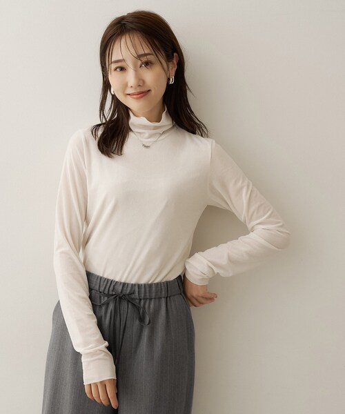 UNTITLED(アンタイトル)の「【重ね着レイヤード】シアーベロアハイネックトップス(Tシャツ/カットソー・レディース・オフホワイト/ブラック/ライトグレー系9/グリーン系・04/44/48/02/00)」の7枚目の写真