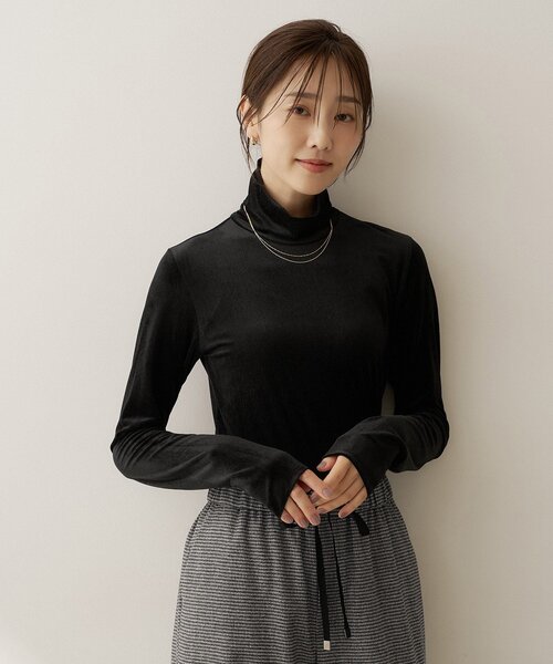 UNTITLED(アンタイトル)の「【重ね着レイヤード】シアーベロアハイネックトップス(Tシャツ/カットソー・レディース・オフホワイト/ブラック/ライトグレー系9/グリーン系・04/44/48/02/00)」の14枚目の写真