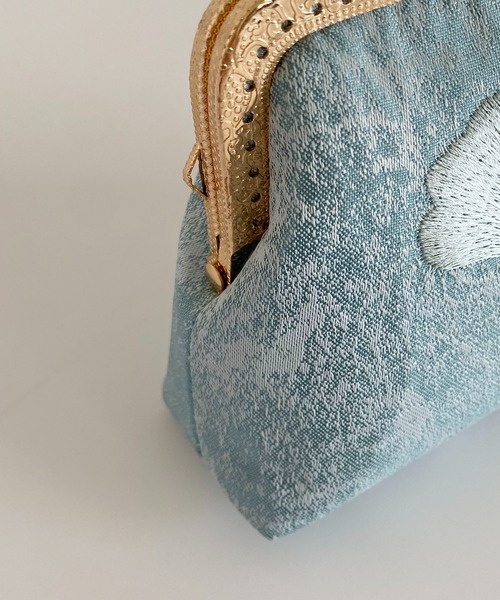 LA VORAGINE（ラ ヴォラジネ）の「フラワー 刺繍 がま口 マルチポーチ（メッセンジャーバッグ・レディース・ブルー/アイボリー・FREE）」の7枚目の写真