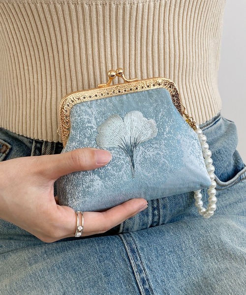LA VORAGINE（ラ ヴォラジネ）の「フラワー 刺繍 がま口 マルチポーチ（メッセンジャーバッグ・レディース・ブルー/アイボリー・FREE）」の18枚目の写真