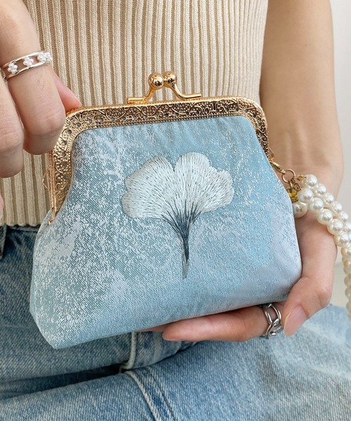 LA VORAGINE（ラ ヴォラジネ）の「フラワー 刺繍 がま口 マルチポーチ（メッセンジャーバッグ・レディース・ブルー/アイボリー・FREE）」の19枚目の写真