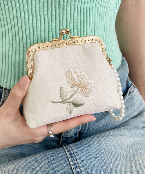 LA VORAGINE（ラ ヴォラジネ）の「フラワー 刺繍 がま口 マルチポーチ（メッセンジャーバッグ・レディース・ブルー/アイボリー・FREE）」の15枚目の写真
