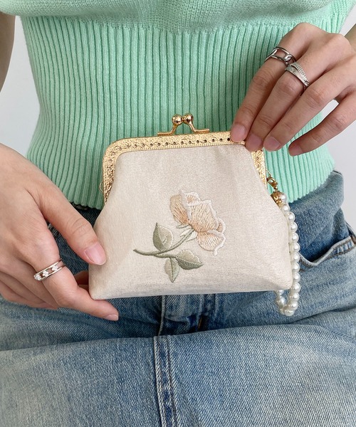 LA VORAGINE（ラ ヴォラジネ）の「フラワー 刺繍 がま口 マルチポーチ（メッセンジャーバッグ・レディース・ブルー/アイボリー・FREE）」の16枚目の写真