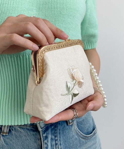 LA VORAGINE（ラ ヴォラジネ）の「フラワー 刺繍 がま口 マルチポーチ（メッセンジャーバッグ・レディース・ブルー/アイボリー・FREE）」の17枚目の写真