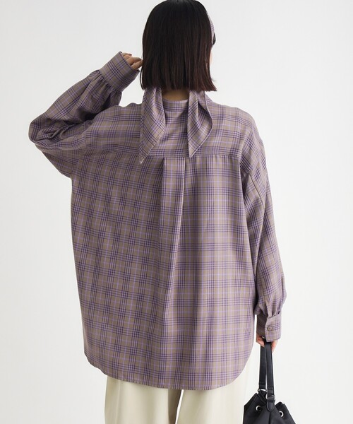 HONEYSUCKLE ROSE(ハニーサックルローズ)の「スカーフ付きチェックシャツ(シャツ/ブラウス・レディース・ダークブラウン/ブラック系・04/05)」の5枚目の写真