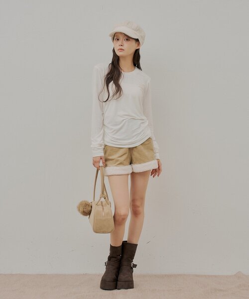 Chico（チコ）の「ボアコーデュロイショートパンツ（その他パンツ・レディース・ブラック/ベージュ/ブラウン・SMALL/MEDIUM）」の4枚目の写真