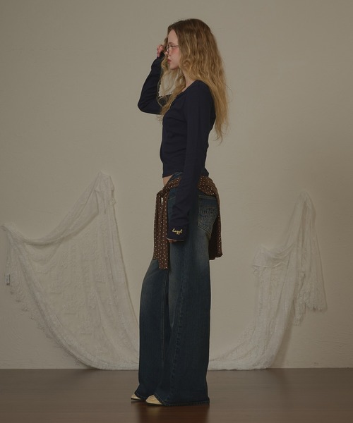 hazyl（ヘイジル）の「wide leg low rise pants/刺繍ワイドレッグローライズパンツ（デニムパンツ・レディース・ブラウン系その他/ブルー・SMALL/MEDIUM）」の13枚目の写真
