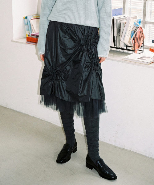 SINOON(シヌーン)の「Flower Shirring Skirt (Dark Navy)(スカート・レディース・ダークネイビー・FREE)」の1枚目の写真