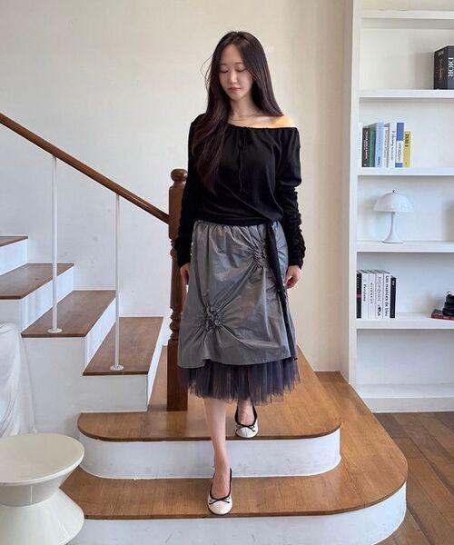SINOON(シヌーン)の「Flower Shirring Skirt (Dark Navy)(スカート・レディース・ダークネイビー・FREE)」の4枚目の写真