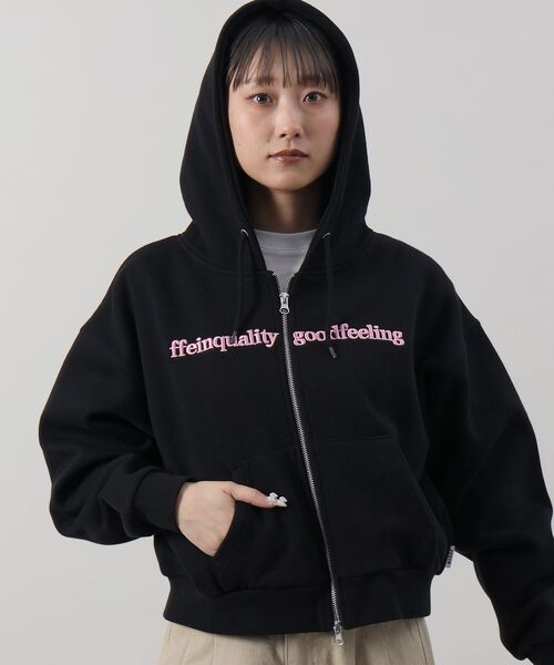 FFEIN(フェイン)の「【FFEIN(フェイン)】センター3D刺繍立体フードショート丈ZIPパーカー / レディース パーカー 裏起毛 ヘビーウエイト フーディ ダブルジップ 【短丈】(パーカー・レディース・ネイビー/ブラック/ホワイト/アッシュグレー・FREE)」の5枚目の写真