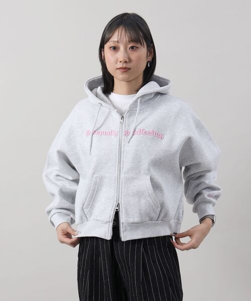 FFEIN(フェイン)の「【FFEIN(フェイン)】センター3D刺繍立体フードショート丈ZIPパーカー / レディース パーカー 裏起毛 ヘビーウエイト フーディ ダブルジップ 【短丈】(パーカー・レディース・ネイビー/ブラック/ホワイト/アッシュグレー・FREE)」の11枚目の写真