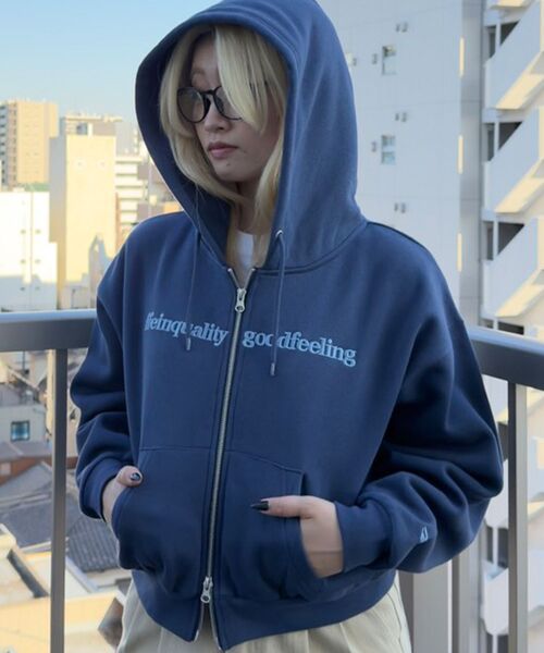 FFEIN(フェイン)の「【FFEIN(フェイン)】センター3D刺繍立体フードショート丈ZIPパーカー / レディース パーカー 裏起毛 ヘビーウエイト フーディ ダブルジップ 【短丈】(パーカー・レディース・ネイビー/ブラック/ホワイト/アッシュグレー・FREE)」の14枚目の写真