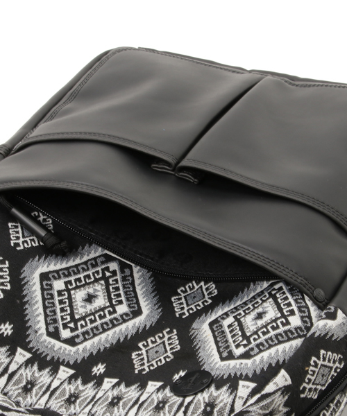 Focused Space(フォーカスドスペース)の「THE DEPARTURE BACKPACK バックパック デイパック(バックパック/リュック・メンズ・ブラック×ホワイト/ブラウン/グリーン/タン/ライトブラウン/ブルー系その他・ONE SIZE)」の16枚目の写真