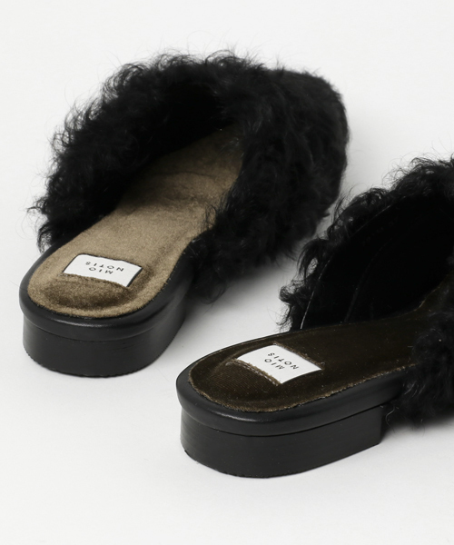 mio notis（ミオノティス）の「mio notis カルガンラムファースリッパミュール（サンダル・レディース・ブラック/グレー・LARGE/MEDIUM）」の5枚目の写真