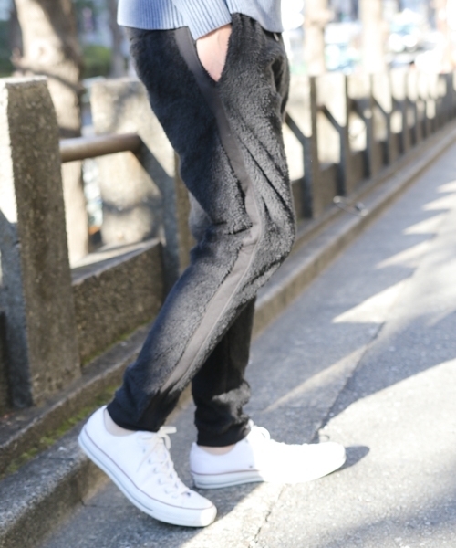 BAYFLOW（ベイフロー）の「BAYFLOW／ラインボアフリースパンツ（その他パンツ・メンズ・ブラック/チャコール・SMALL/MEDIUM/LARGE）」の2枚目の写真