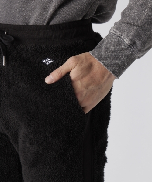 BAYFLOW（ベイフロー）の「BAYFLOW／ラインボアフリースパンツ（その他パンツ・メンズ・ブラック/チャコール・SMALL/MEDIUM/LARGE）」の11枚目の写真