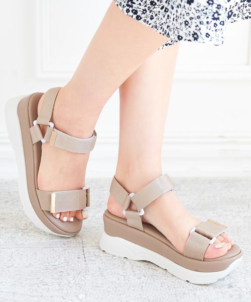 KOBE LETTUCE（コウベレタス）の「厚底ベルクロスポーツスニーカーサンダル（サンダル・レディース・ブラック/グレー/カーキ/ブラック系その他/ベージュ・S/M/L/LL）」の4枚目の写真