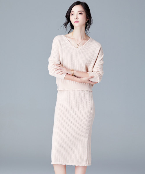 SAISON DE PAPILLON（セゾンドパピヨン）の「Vネックトップスとスカート&透かし編みデザインセットアップ（ワンピース・レディース・ブラック/ベージュ/ブラウン/ミント・S/M/L）」の3枚目の写真