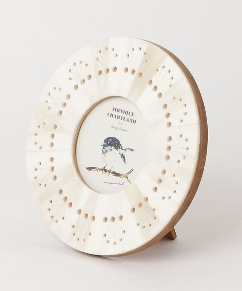 MONIQUE CHARTLAND by GOODY GRAMS（モニークチャートランドバイグッディグラムス）の「PHOTO FRAME DAIVIK　フォトフレーム ダイビック（フォトフレーム・レディース・ホワイト・FREE）」の3枚目の写真