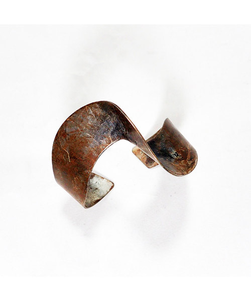 GARA（ガラ）の「GARA:RUST PARABOLA BANGLE（ブレスレット）」 - WEAR