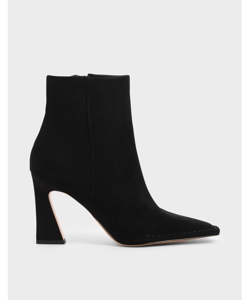 CHARLES & KEITH（チャールズ & キース）の「スカルプチャーヒール テクスチャードアンクルブーツ / Sculptural Heel Textured Ankle Boots（ブーツ・レディース・ブラック/セージグリーン/ブラウン系その他・22.5cm/23cm/23.5cm/24.5cm/25cm/25.5cm）」の2枚目の写真