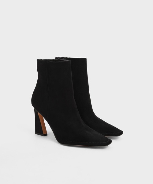 CHARLES & KEITH（チャールズ & キース）の「スカルプチャーヒール テクスチャードアンクルブーツ / Sculptural Heel Textured Ankle Boots（ブーツ・レディース・ブラック/セージグリーン/ブラウン系その他・22.5cm/23cm/23.5cm/24.5cm/25cm/25.5cm）」の5枚目の写真