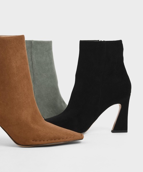 CHARLES & KEITH（チャールズ & キース）の「スカルプチャーヒール テクスチャードアンクルブーツ / Sculptural Heel Textured Ankle Boots（ブーツ・レディース・ブラック/セージグリーン/ブラウン系その他・22.5cm/23cm/23.5cm/24.5cm/25cm/25.5cm）」の6枚目の写真