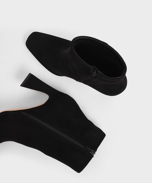 CHARLES & KEITH（チャールズ & キース）の「スカルプチャーヒール テクスチャードアンクルブーツ / Sculptural Heel Textured Ankle Boots（ブーツ・レディース・ブラック/セージグリーン/ブラウン系その他・22.5cm/23cm/23.5cm/24.5cm/25cm/25.5cm）」の7枚目の写真