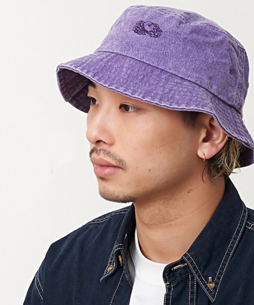 FRUIT OF THE LOOM(フルーツオブザルーム)の「【FRUIT OF THE LOOM】HARD WASH BUCKET HAT/バケットハット(ハット・メンズ・ブラック/パープル/レッド/オフホワイト/オレンジ・FREE)」の4枚目の写真