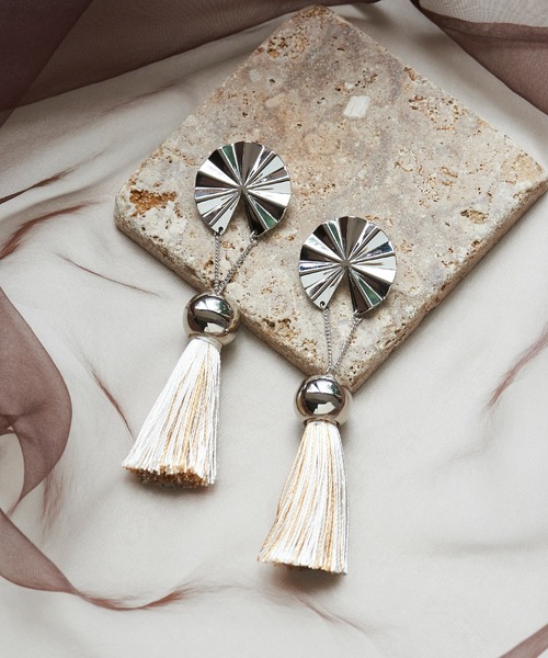 amplis（アンプリス）の「タッセルピアス/フリンジ/lotus tassel（ピアス（両耳用）・レディース・その他1/その他2/その他4/その他5/その他3/ブラウン系その他・FREE）」の6枚目の写真