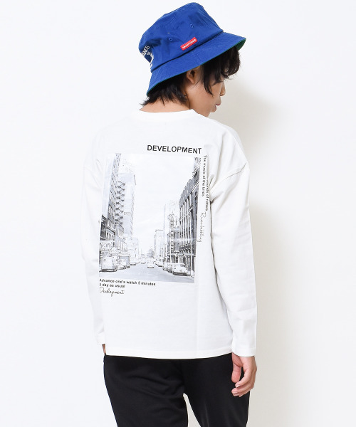 RAT EFFECT(ラットエフェクト)の「フォトプリントロングTシャツ(Tシャツ/カットソー・キッズ・オフホワイト/ブルー/ベージュ/ブラック・140/150/160/120/130/170)」の2枚目の写真
