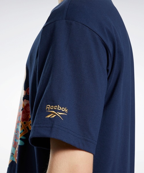 Reebok(リーボック)の「クラシックス CNY クレイン Tシャツ / Classics CNY Crane T-Shirt(Tシャツ/カットソー・メンズ・ネイビー/ホワイト・SMALL/MEDIUM/LARGE/X-LARGE/XX-LARGE)」の8枚目の写真