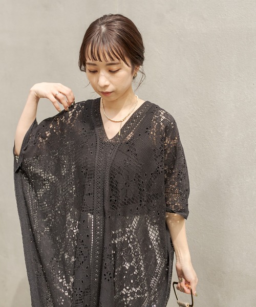 CAPRICIEUX LE'MAGE（カプリシューレマージュ）の「刺繍レースポンチョワンピース（ワンピース・レディース・オフホワイト/ブラック・FREE）」の7枚目の写真