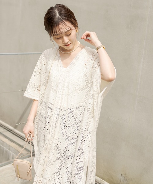 CAPRICIEUX LE'MAGE（カプリシューレマージュ）の「刺繍レースポンチョワンピース（ワンピース・レディース・オフホワイト/ブラック・FREE）」の5枚目の写真