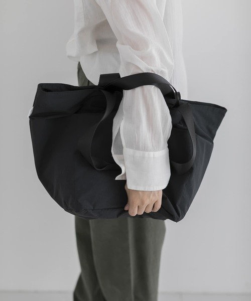 URBAN RESEARCH（アーバンリサーチ）の「『別注』LAMPEYE×UR　2WAY TOTE BAG（トートバッグ・レディース・ブラック/ベージュ・-）」の2枚目の写真