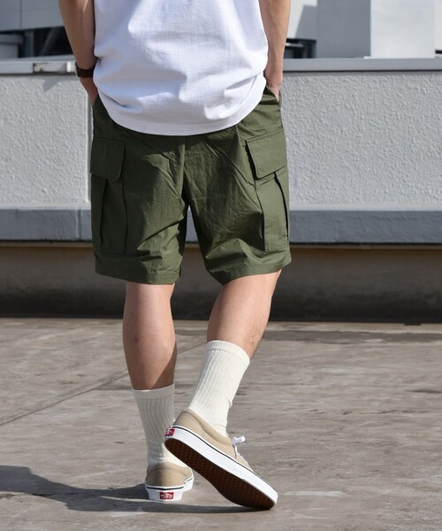 SHIPS any(シップス エニィ)の「SHIPS any: 6ポケット ワイド イージー カーゴ ショーツ◇(カーゴパンツ・メンズ・カーキ/キャメル/オリーブ/ネイビー・MEDIUM/LARGE/SMALL)」の17枚目の写真