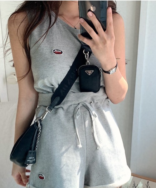 muahmuah(ムーアムーア)の「『muah muah/ムーアムーア』SIGNATURE WAPPEN SLEEVELESS/ワッペン スリーブレス トレーニングタンクトップ(タンクトップ・レディース・ブラック/グレー/ライトブルー/アイボリー・FREE)」の9枚目の写真