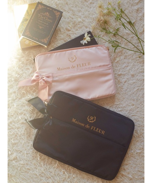 Maison de FLEUR（メゾンドフルール）の「サテンリボンPCケースM（その他小物・レディース・ブラック/ピンクベージュ・FREE）」の3枚目の写真