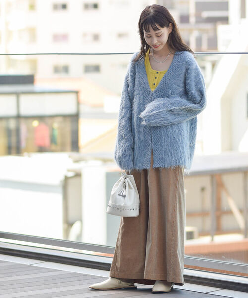 Ray BEAMS（レイビームス）の「BEAURE × Ray BEAMS / 別注 スタッズ 巾着 バッグ（ショルダーバッグ・レディース・ブラック/オフホワイト・ONE SIZE）」の4枚目の写真