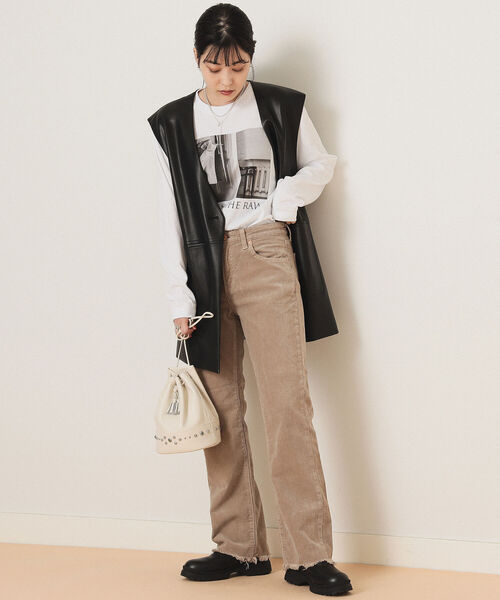 Ray BEAMS（レイビームス）の「BEAURE × Ray BEAMS / 別注 スタッズ 巾着 バッグ（ショルダーバッグ・レディース・ブラック/オフホワイト・ONE SIZE）」の8枚目の写真