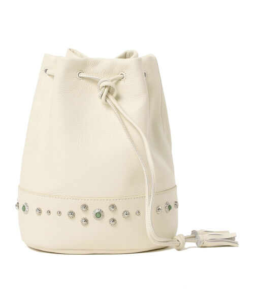 Ray BEAMS（レイビームス）の「BEAURE × Ray BEAMS / 別注 スタッズ 巾着 バッグ（ショルダーバッグ・レディース・ブラック/オフホワイト・ONE SIZE）」の10枚目の写真