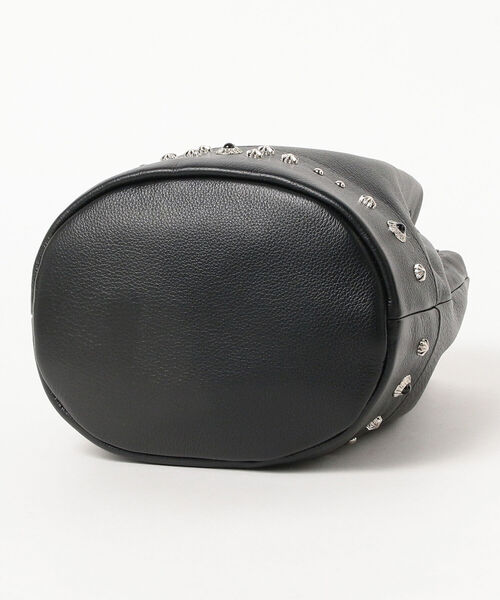 Ray BEAMS（レイビームス）の「BEAURE × Ray BEAMS / 別注 スタッズ 巾着 バッグ（ショルダーバッグ・レディース・ブラック/オフホワイト・ONE SIZE）」の19枚目の写真