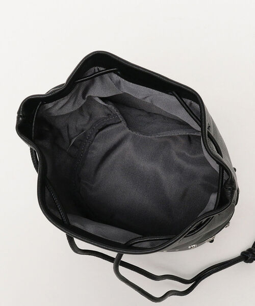 Ray BEAMS（レイビームス）の「BEAURE × Ray BEAMS / 別注 スタッズ 巾着 バッグ（ショルダーバッグ・レディース・ブラック/オフホワイト・ONE SIZE）」の21枚目の写真