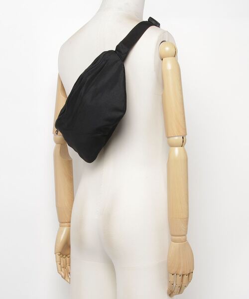 United Athle（ユナイテッドアスレ）の「【United Athle】600D ポリエステル ボディバッグ ヒップバッグ ウェストポーチ 1478（ボディバッグ/ウエストポーチ・メンズ・オリーブ/ブラック/ネイビー/ヘザーチャコール・FREE）」の5枚目の写真