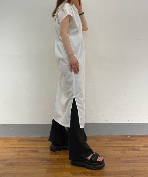 RASVOA(ラスボア)の「ケープカラーロングシャツワンピース(シャツワンピース・レディース・ブラック/オフホワイト・FREE)」の9枚目の写真