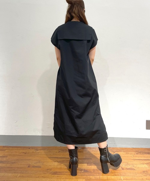 RASVOA(ラスボア)の「ケープカラーロングシャツワンピース(シャツワンピース・レディース・ブラック/オフホワイト・FREE)」の18枚目の写真