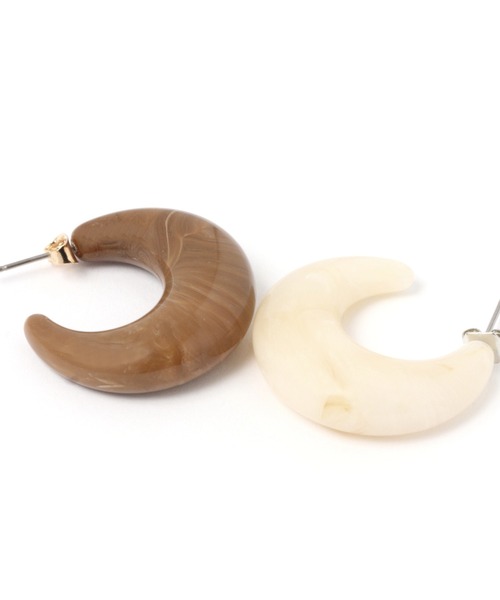 LAKOLE（ラコレ）の「立体カラーピアス / 218575（ピアス（両耳用）・レディース・ブラウン/アイボリー・FREE）」の3枚目の写真