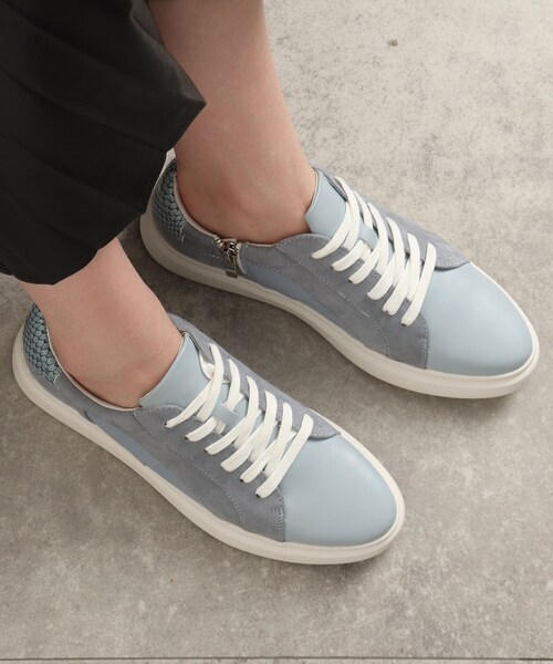 INDIVI(インディヴィ)の「◆【otonaMUSE 1月号掲載商品】バイカラーZIPスニーカー(スニーカー・レディース・ホワイト/ブラック/ブルー・35/45/25)」の17枚目の写真