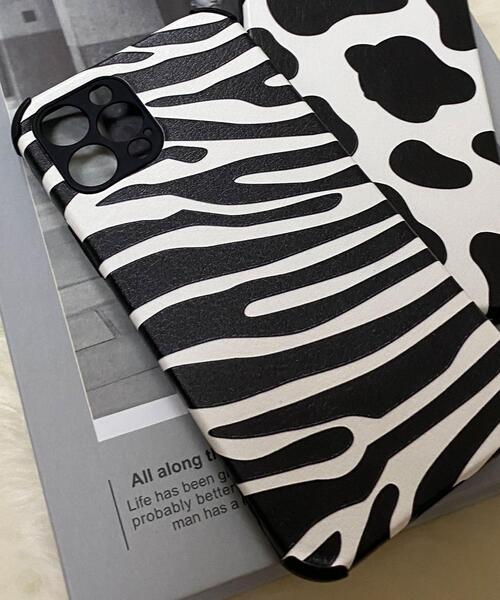 INGNI(イング)の「アニマル柄スマホケース(スマホケース/カバー・レディース・ホワイト×ブラック/ホワイト系その他6/ブラック/ブラック系その他・ONE SIZE)」の4枚目の写真